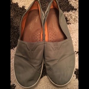 Used TOMS sneakers W9